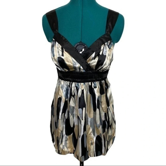 B-Wear V-Neck Abstract Print Sequin Top - Picture 5 of 9